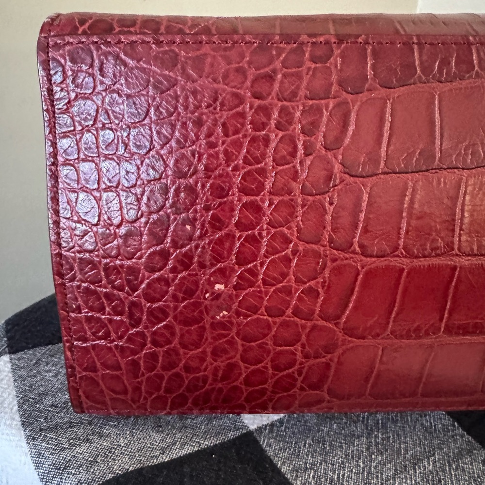 Kate Spade - Elegant Crocodile-Embossed Burgundy Handbag - Picture 5 of 7